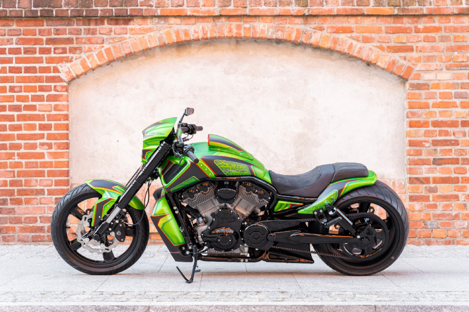 Harley-Davidson MON360STER: кастом с 360-мм задней шиной и агрессивным дизайном