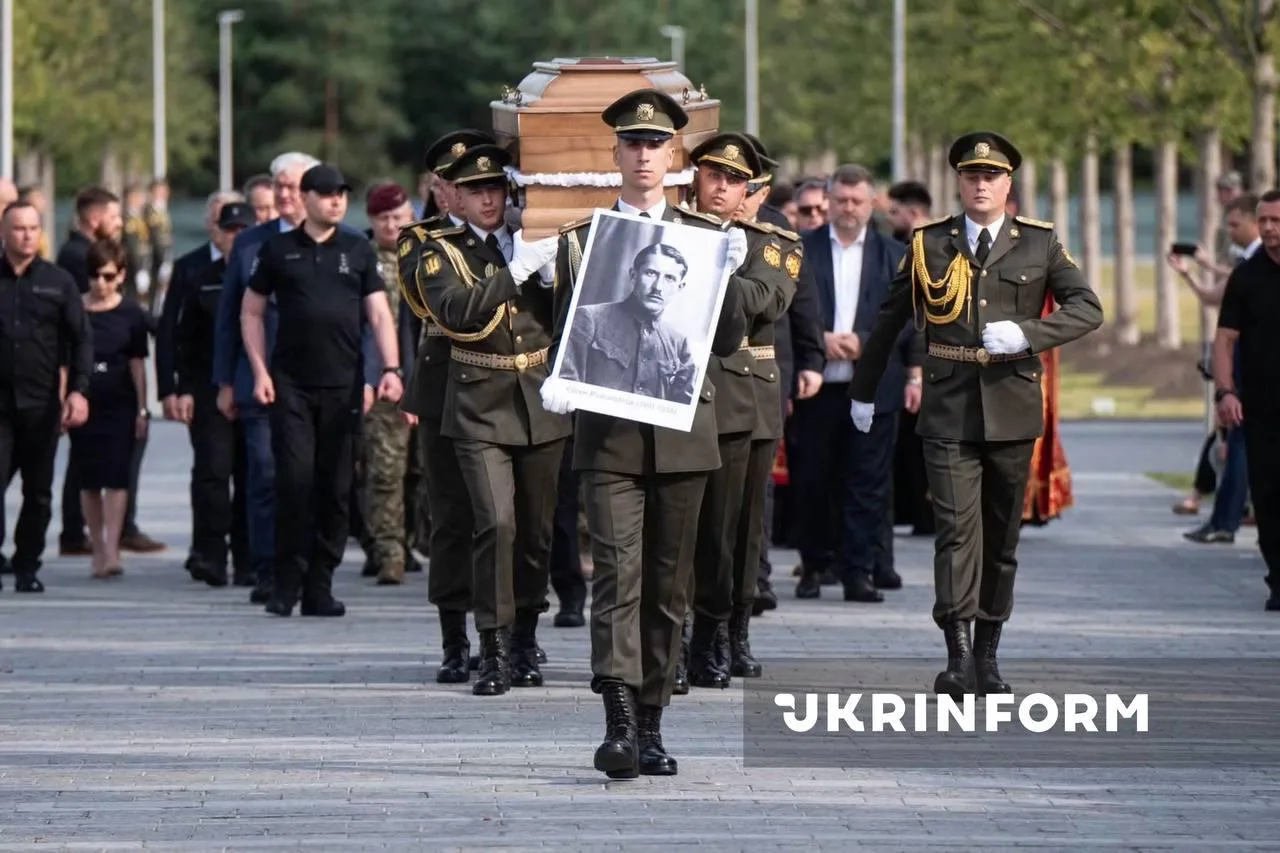 Зеленский с почестями похоронил в Киеве соратника Гитлера