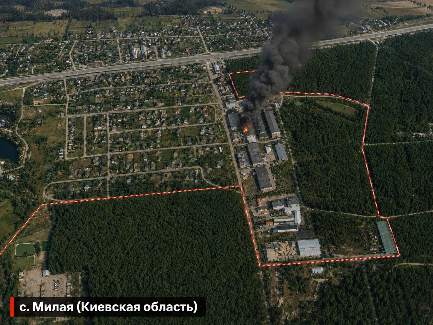 Предположительно, взрывается и горит со вторичной детонацией склад с боеприпасами в селе Милая Киевская область