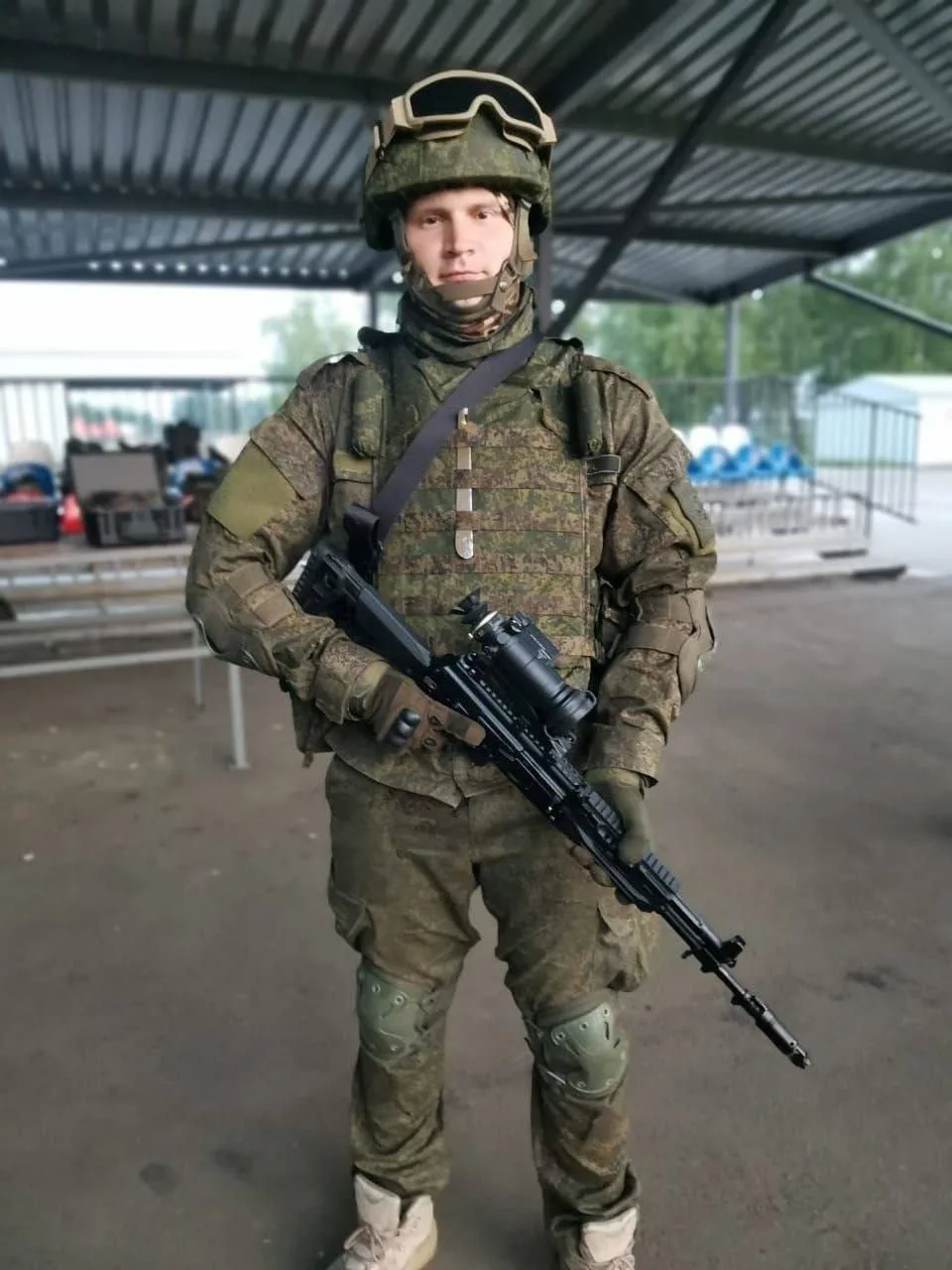 На СВО бывший погиб помощник Жириновского Александр Сафонов, в интернете он стал известен после мема «Сафонов, оплатить!»