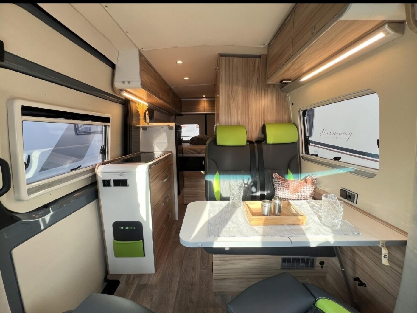 Hymer Grand Canyon 2022: новый автодом с подъемной крышей и малым пробегом