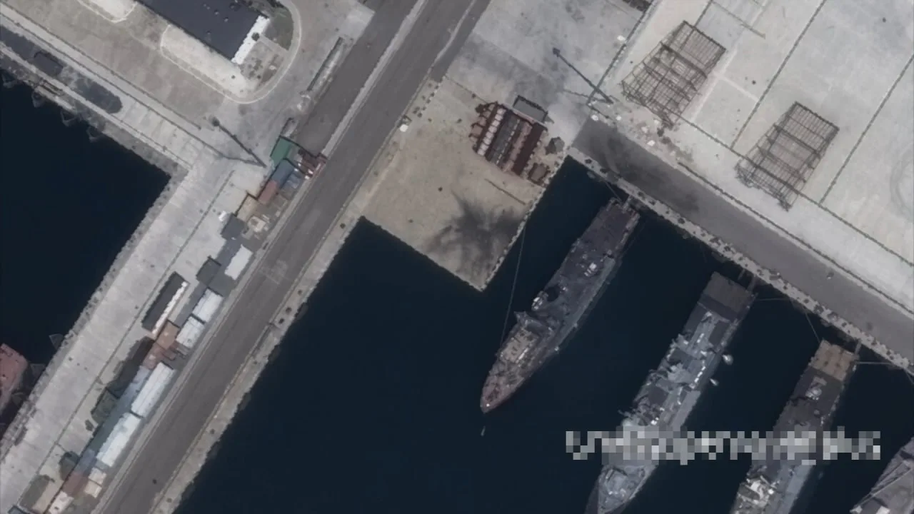 Последствия массированного ночного налета дронов на Новороссийск, оперативно снятые западными спутниками