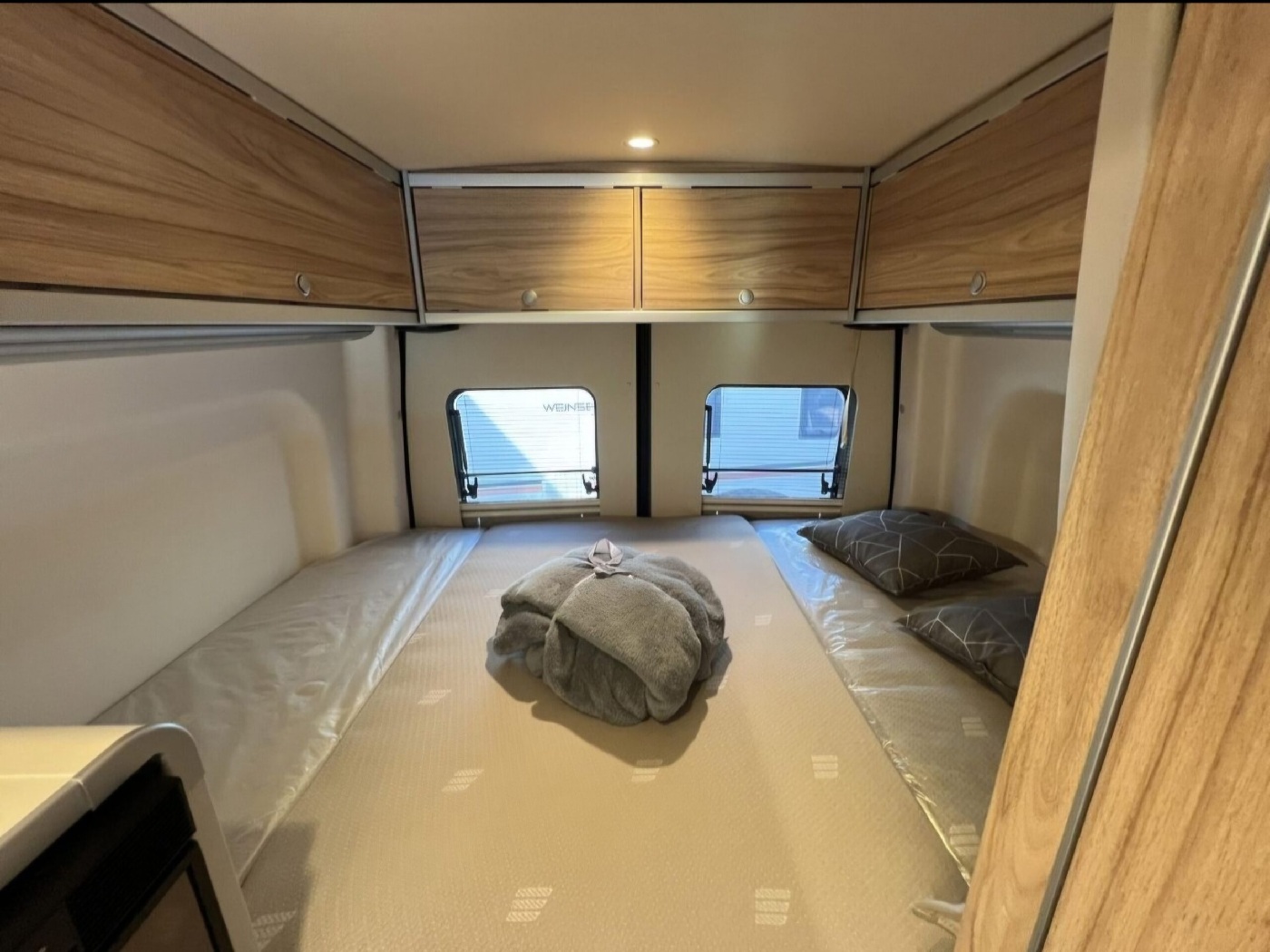 Hymer Grand Canyon 2022: новый автодом с подъемной крышей и малым пробегом