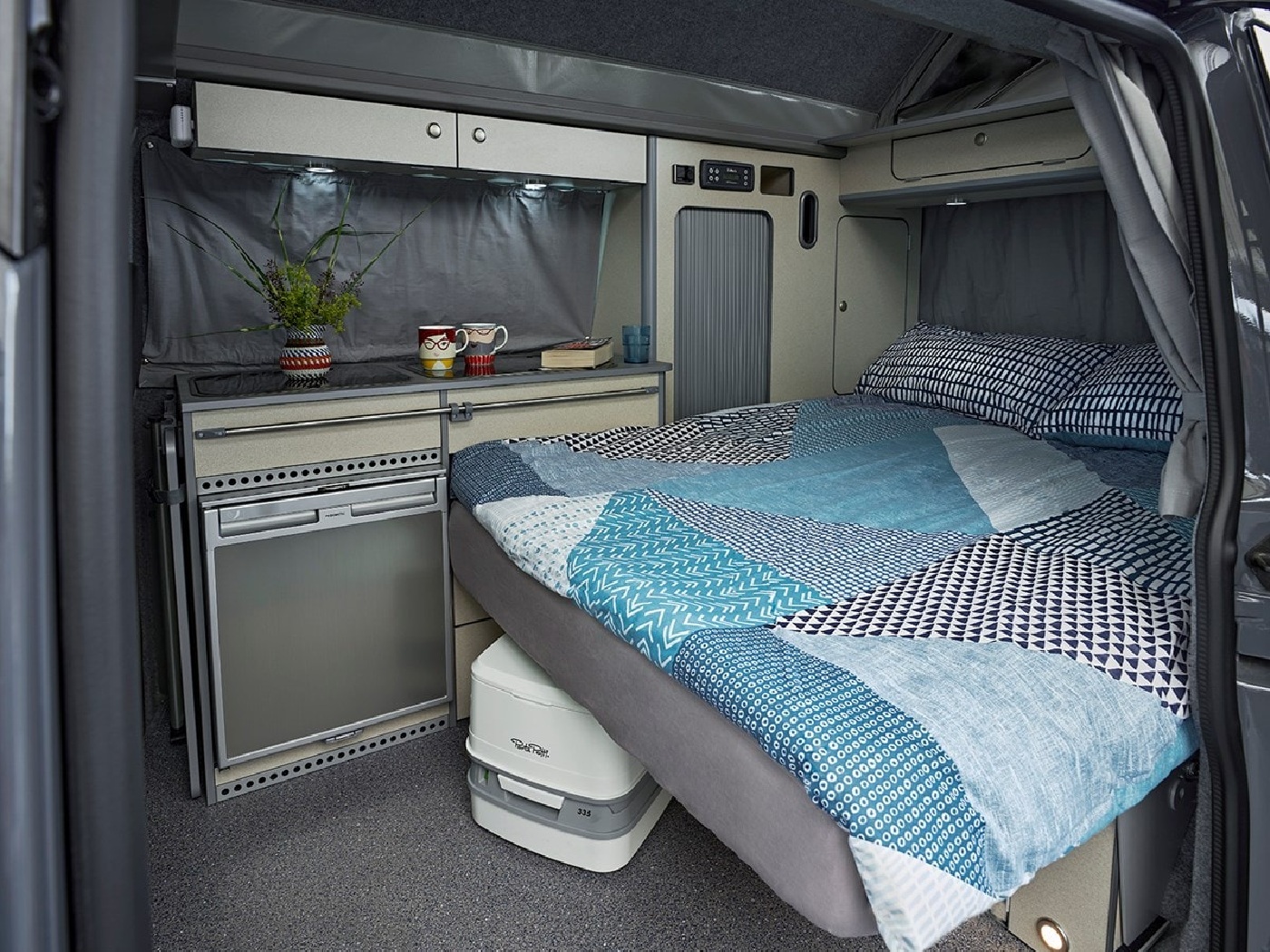 Celex от Bilbo's Motorhomes — компактный кемпер на базе Volkswagen T6.1 с оригинальной трансформацией
