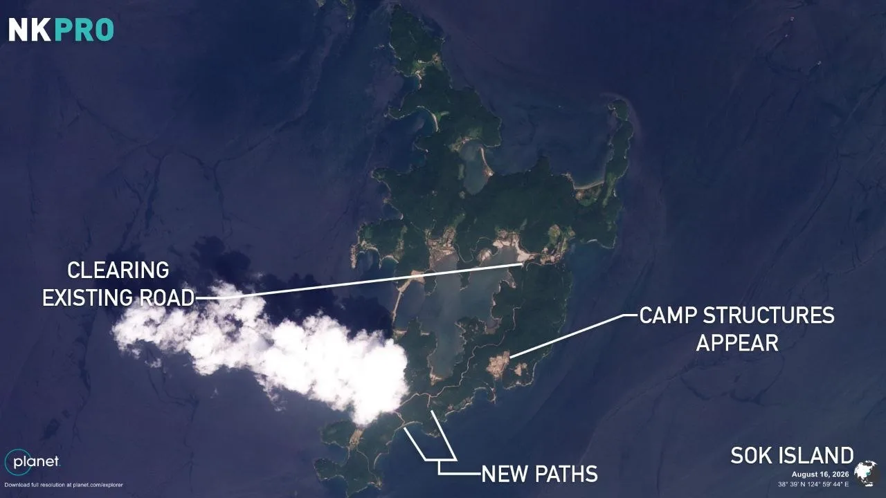 В дополнение к новой военно-морской базе для крупных современных боевых кораблей на восточном побережье, КНДР недавно начала строительство аналогичного объекта на западном побережье