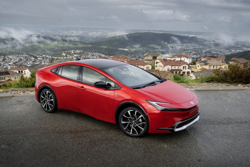 100 000 км за 8 месяцев: Toyota Prius LE выдержал экстремальную эксплуатацию