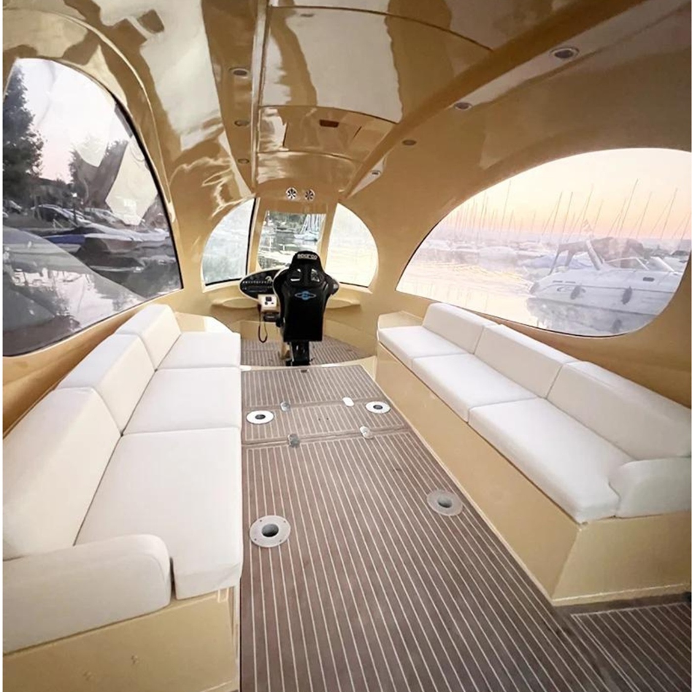 Jet Capsule Super Sport 2024: легкий корпус, высокая скорость и персонализация опций