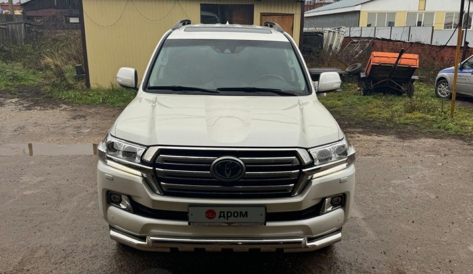 В Подмосковье начались торги за почти новый Toyota Land Cruiser 2017 за 12,5 млн рублей