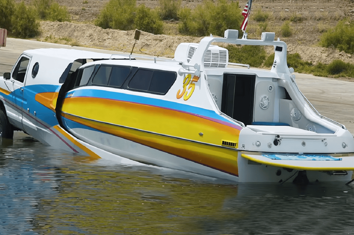 Редкий гибрид Boaterhome 80-х: дом на колесах и катер в одном корпусе