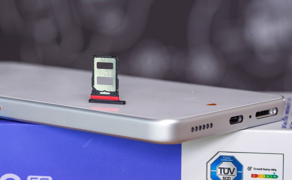 Обзор смартфона Tecno Pova 8: гигантский аккумулятор и матричный дисплей картинка Tecno Pova 8