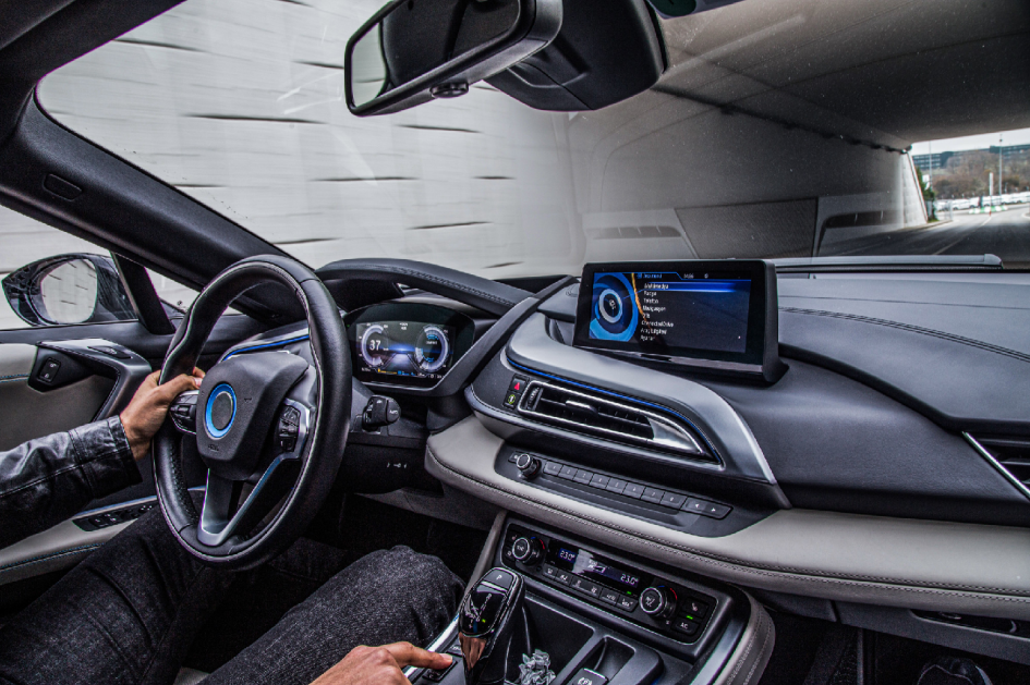 Современные автомобили рискуют устареть быстрее из-за зависимости от электроники