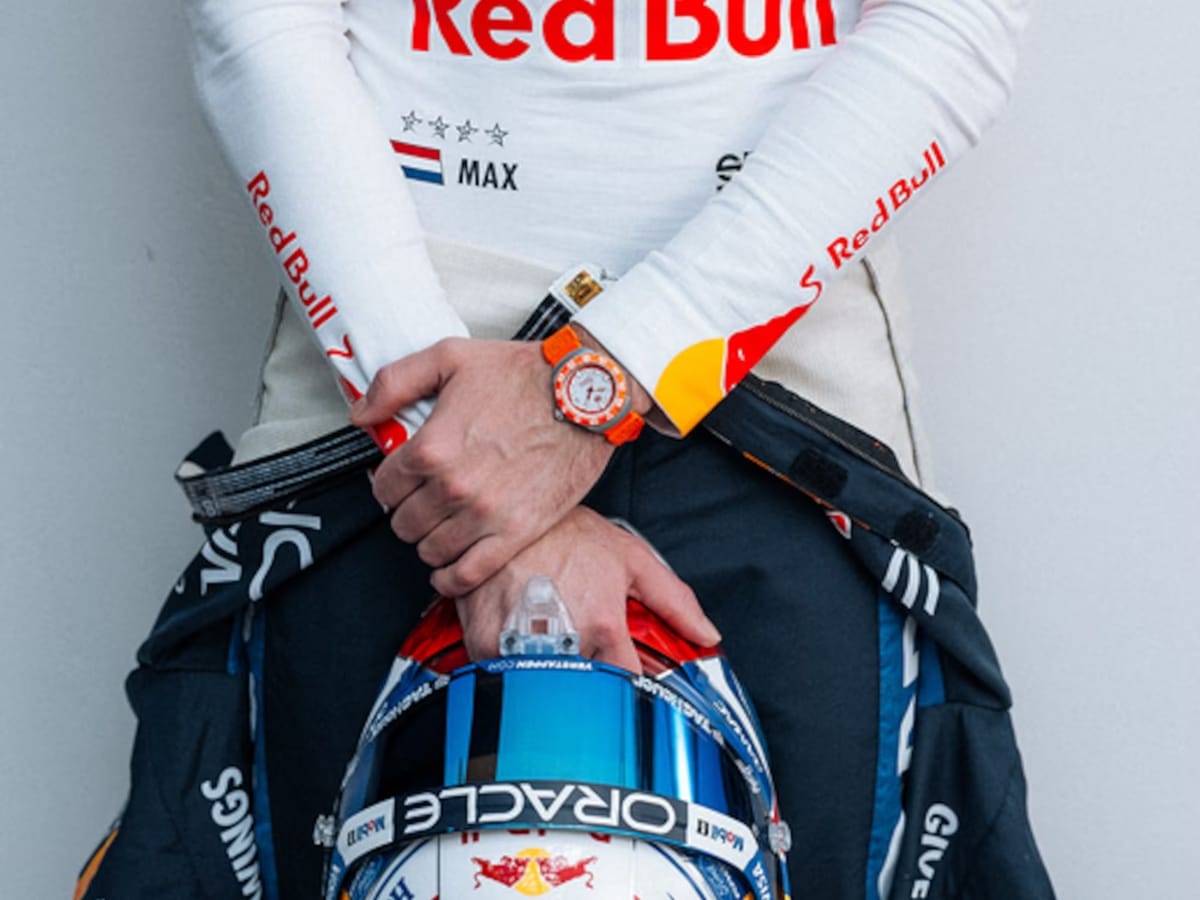 Часы TAG Heuer Drops Bright Orange F1 Solargraph для заключительного этапа Гран-при Нидерландов