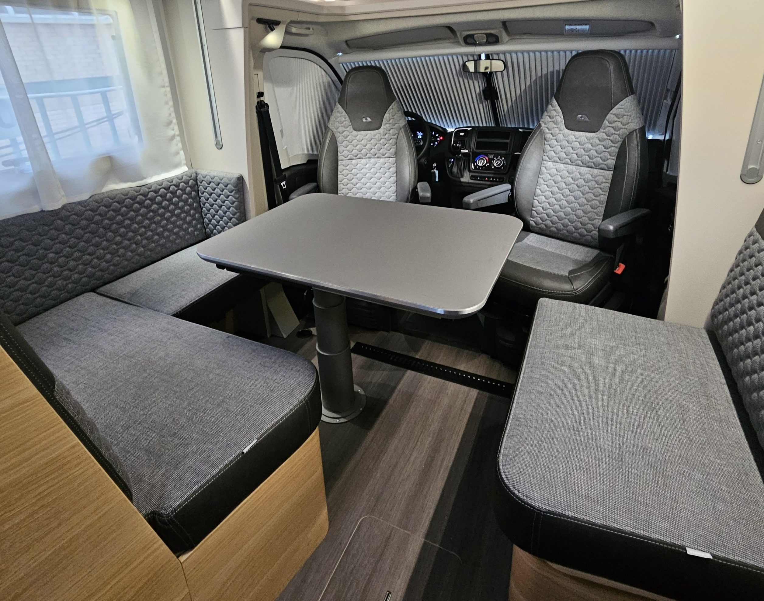 Adria Matrix 670 SL Axess 2024: пять мест, автоматическая коробка и зимний комплект для дальних путешествий