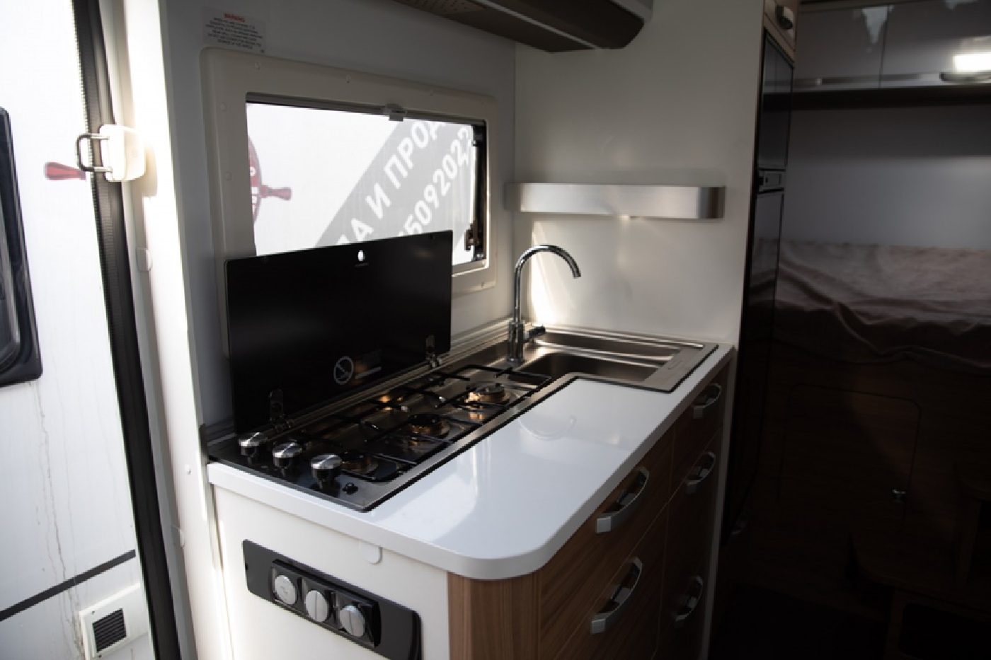 Adria Supersonic 890 LL — автодом на базе Mercedes-Benz Sprinter с интегрированным дизайном