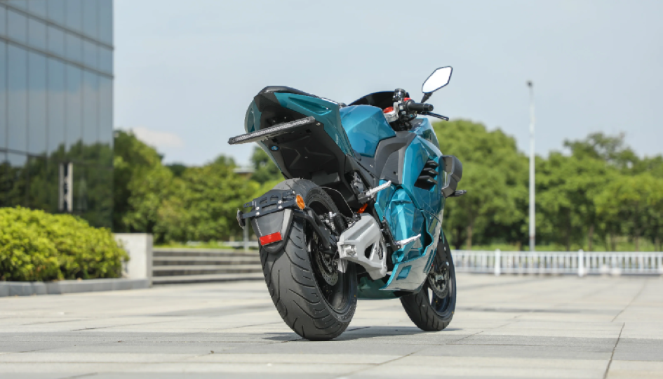 EL MOTO VS001: электромотоцикл с запасом хода до 240 км и водяным охлаждением