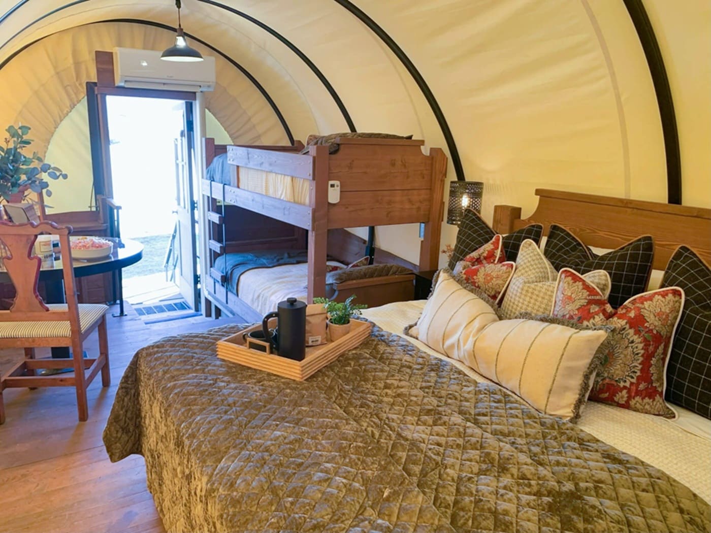 Conestoga Lux Wagon — американский ретро-автомобиль с комфортом XXI века для путешествий