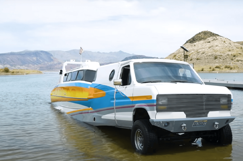Редкий гибрид Boaterhome: дом на колесах и катер в одном корпусе из 80-х