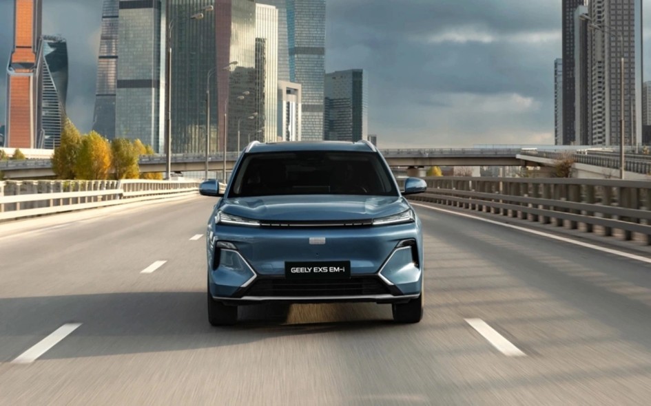 Гибрид Geely EX5 EM-i стал лидером продаж в России: новые цифры и тенденции