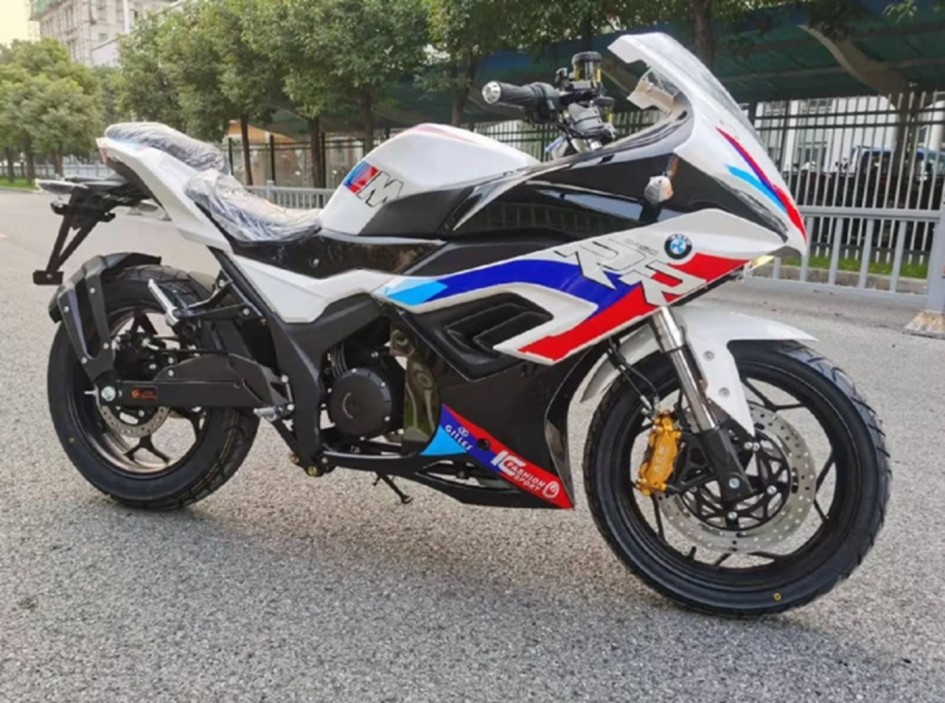 EL MOTO RR 2026: электромотоцикл с 3 кВт и 135 км/ч без необходимости прав категории А