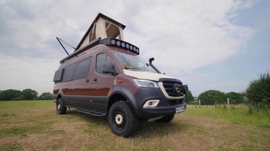 Mercedes-Benz Sprinter AWD превратили в кемпер с премиальным оснащением и внедорожным потенциалом