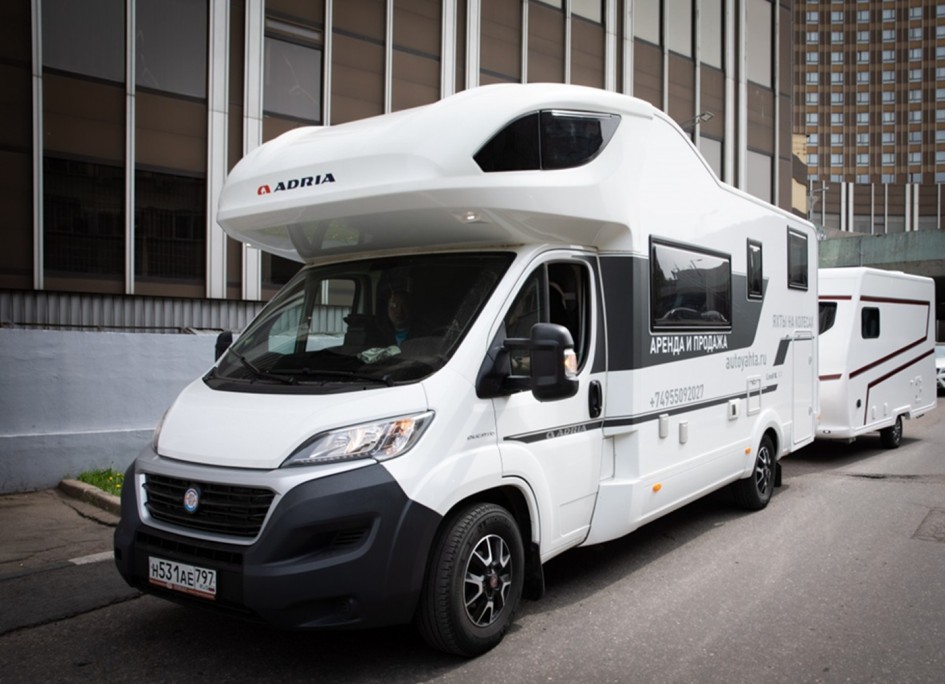 Adria Supersonic 890 LL: интегрированный автодом на базе Mercedes-Benz Sprinter