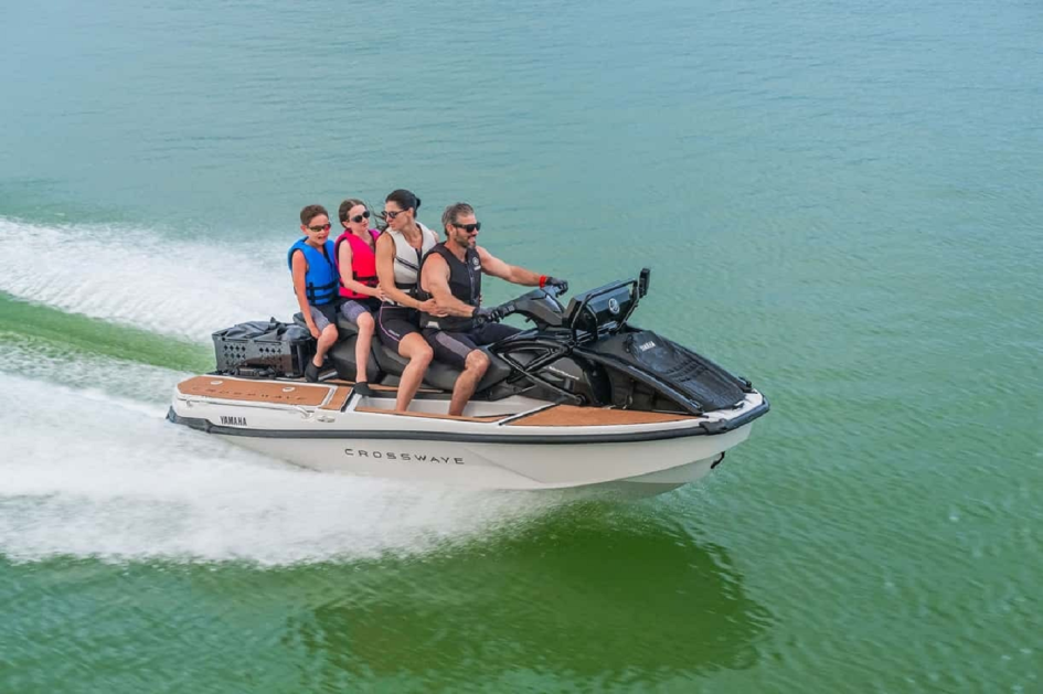 Yamaha выводит на европейский рынок самый крупный гидроцикл и возвращает WaveBlaster