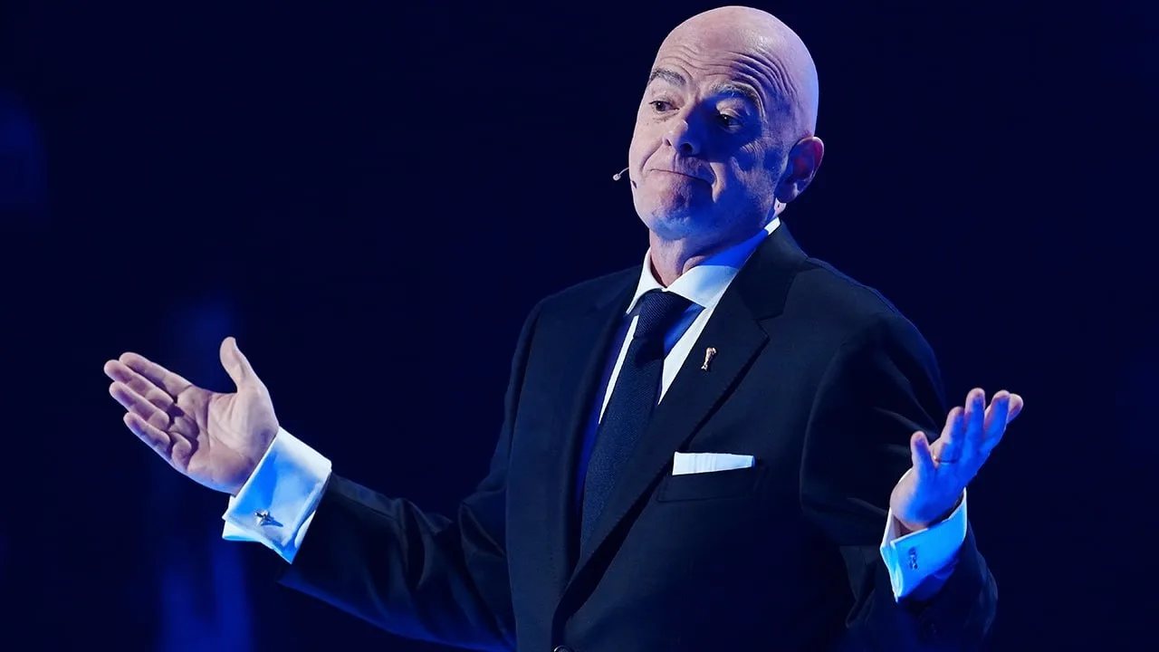 Глава FIFA после волны критики отказался от планов продать доли в ЧМ частным инвесторам