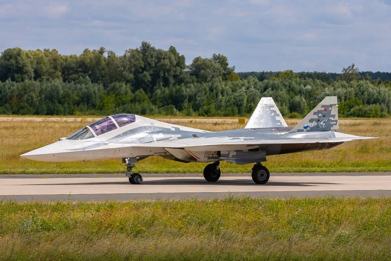Еще немного кадров с двуместным Су-57Д