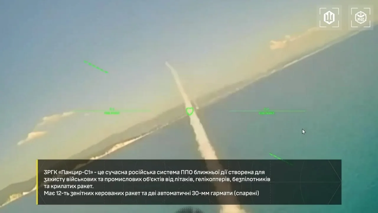 Один из украинских FP-2 снимает три промаха подряд по себе зенитных ракет, предположительно, выпущенных из ЗРПК "Панцирь-С1" во время налета на побережье Геленджика