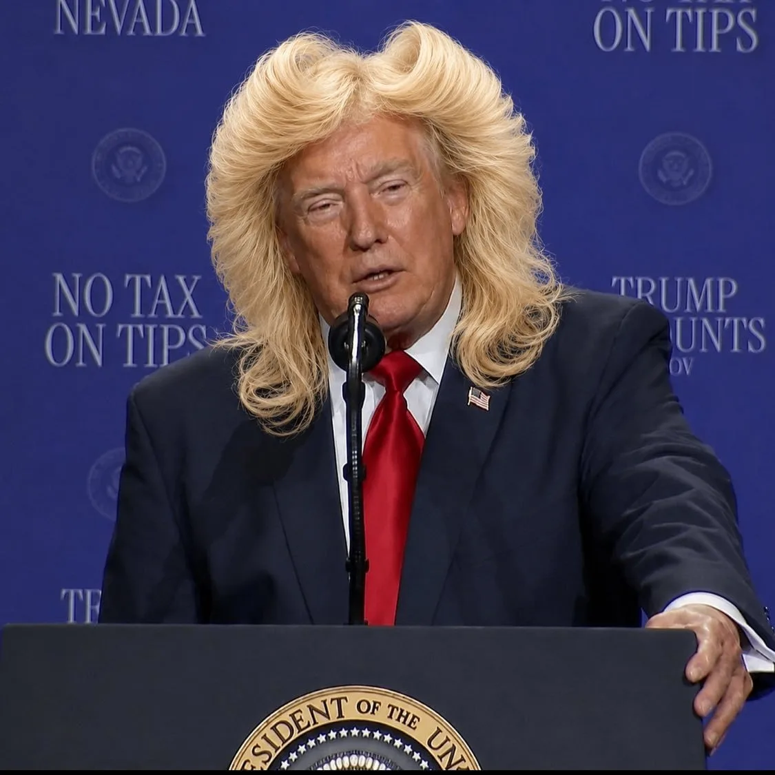 Пользователи соцсетей заметили, что у Трампа появился парик