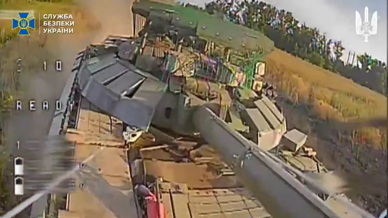 Более качественные кадры танков Т-72Б3А с КАЗ "Арена-М" в прицеле украинских дронов во время атаки на Добропольском направлении, проведенной в конце прошлого месяца