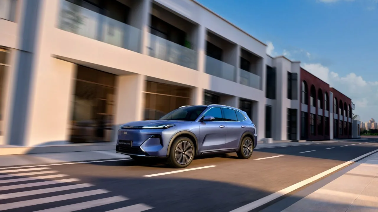Geely раскрыла российские цены на EX5 EM-R - гибридный кроссовер с увеличенным запасом хода