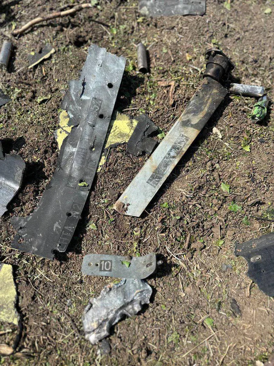 Предположительно, обломки боеприпаса С-71К «Ковёр» («Монохром»), обнаруженные 9 августа в районе посёлка Крокмаз в Молдавии, на границе с Одесской областью