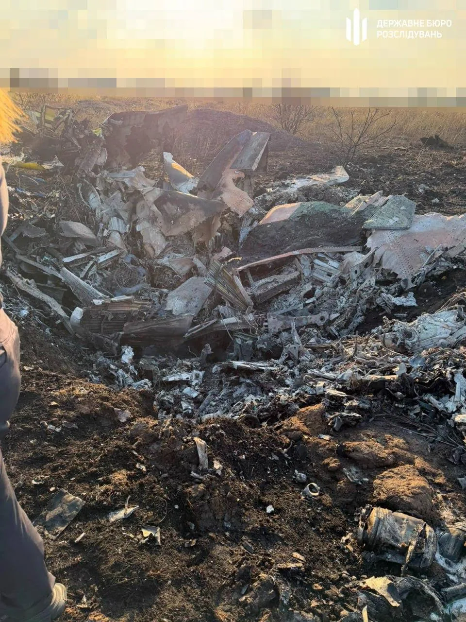 Обломки украинского МиГ-29, разбившегося вчера из-за возгорания авиационной ракеты во время охоты на дроны-камикадзе в Одесской области