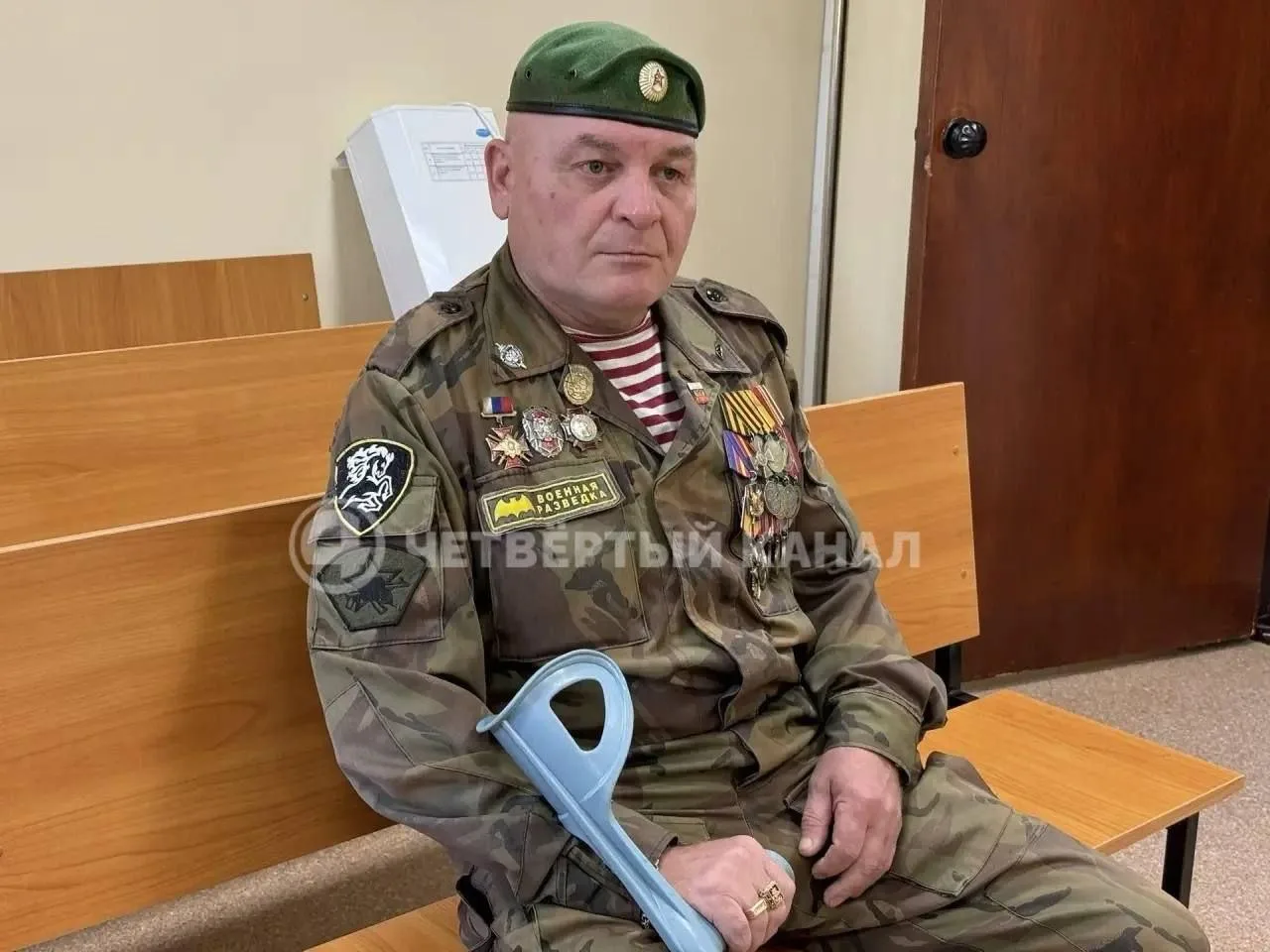 «Петухом поедешь в зону!»: в Свердловской области уголовник избил ветерана СВО его же костылем