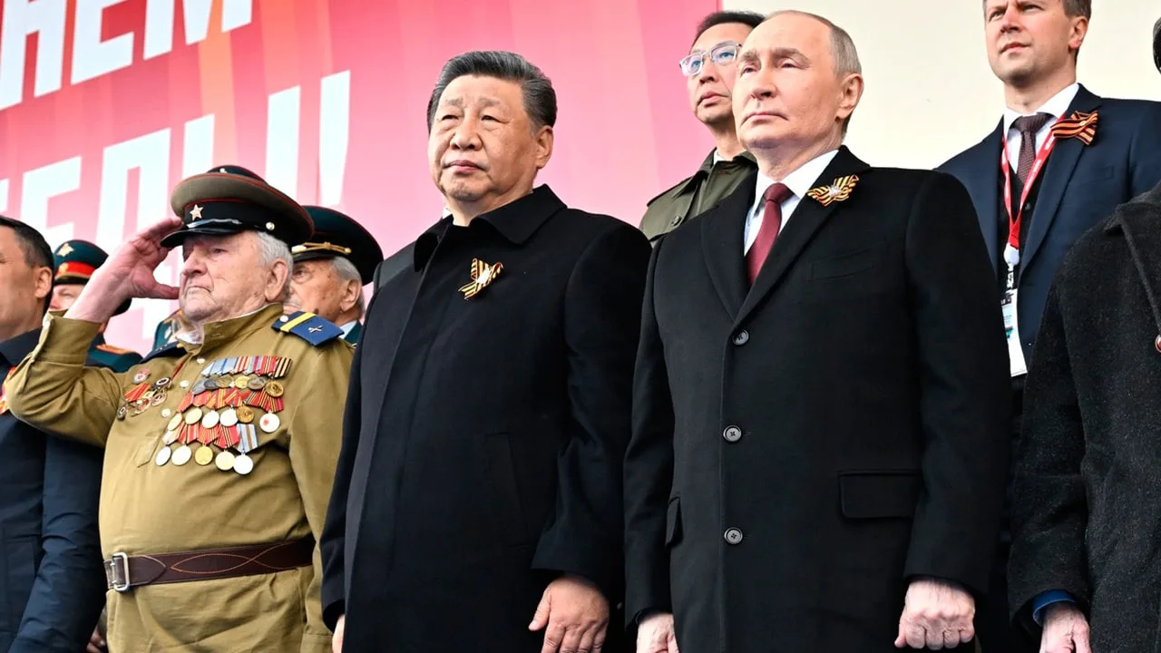 Владимир Путин поговорил по телефону с ветераном Евгением Знаменским, которому сегодня исполнился 101 год