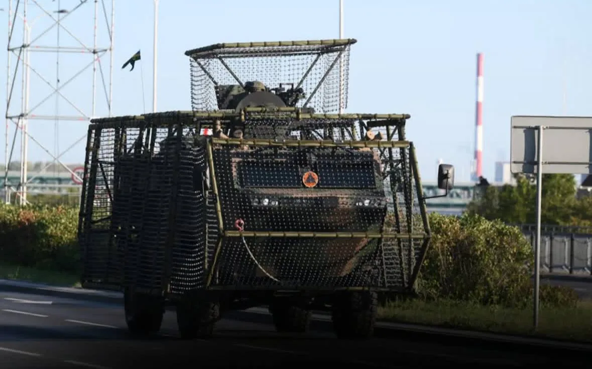 На военной технике польской армии заметили необычные решётки, сетки и защитные навесы, предназначенные для защиты от FPV-дронов