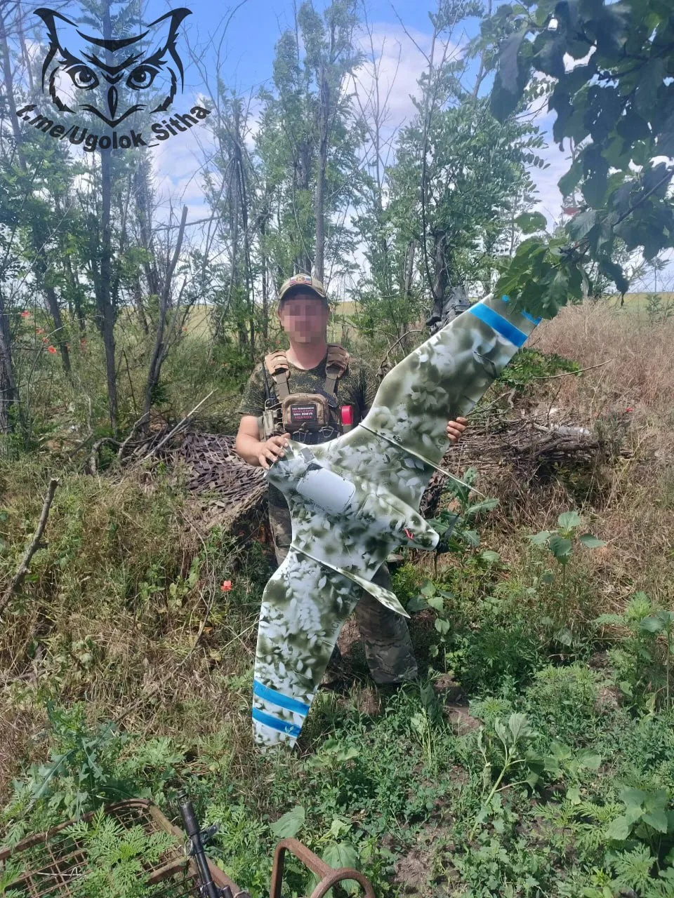 Сбитые и захваченные украинские дроны, на многих намалёвана свастика