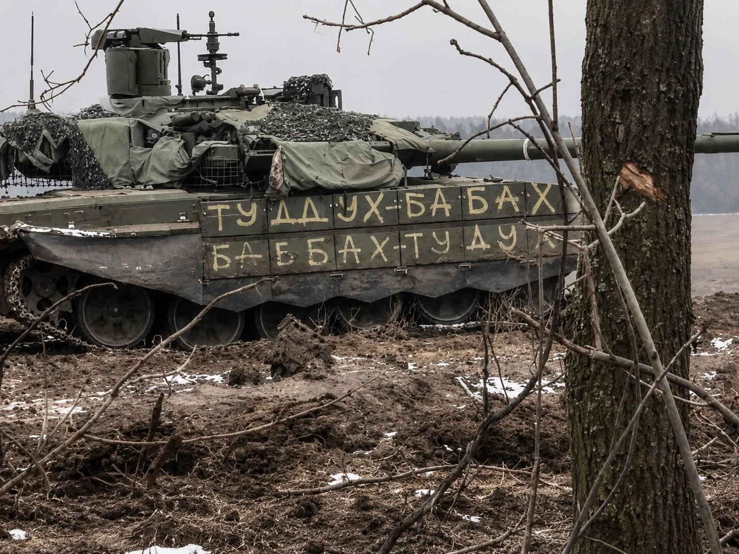 Украинская сторона утверждает, что продвижение ВС РФ в районе Шахово под Дружковкой во многом удалось благодаря удачному прорыву бронегруппы из танков, оснащённых комплексами активной защиты «Арена-М»